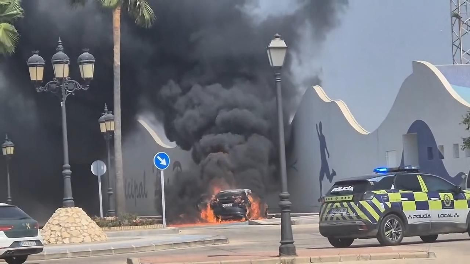 Incendio de varios vehículos en Palos de la Frontera