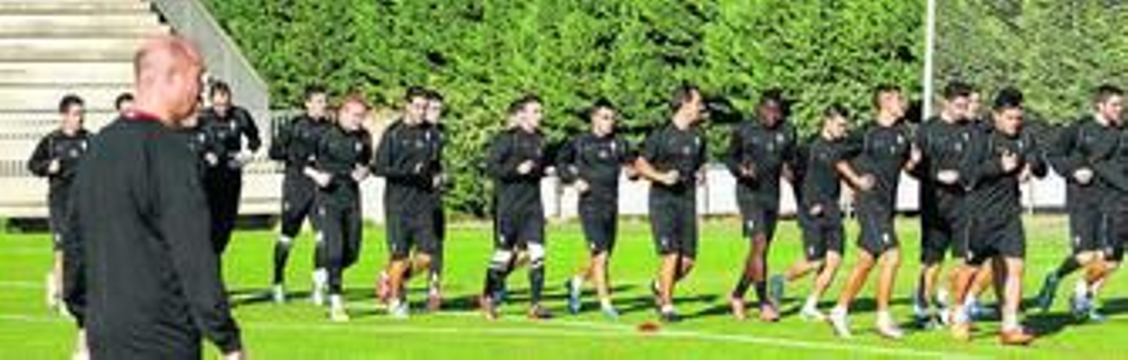 La plantilla del Córdoba se entrena ayer en su ciudad deportiva.