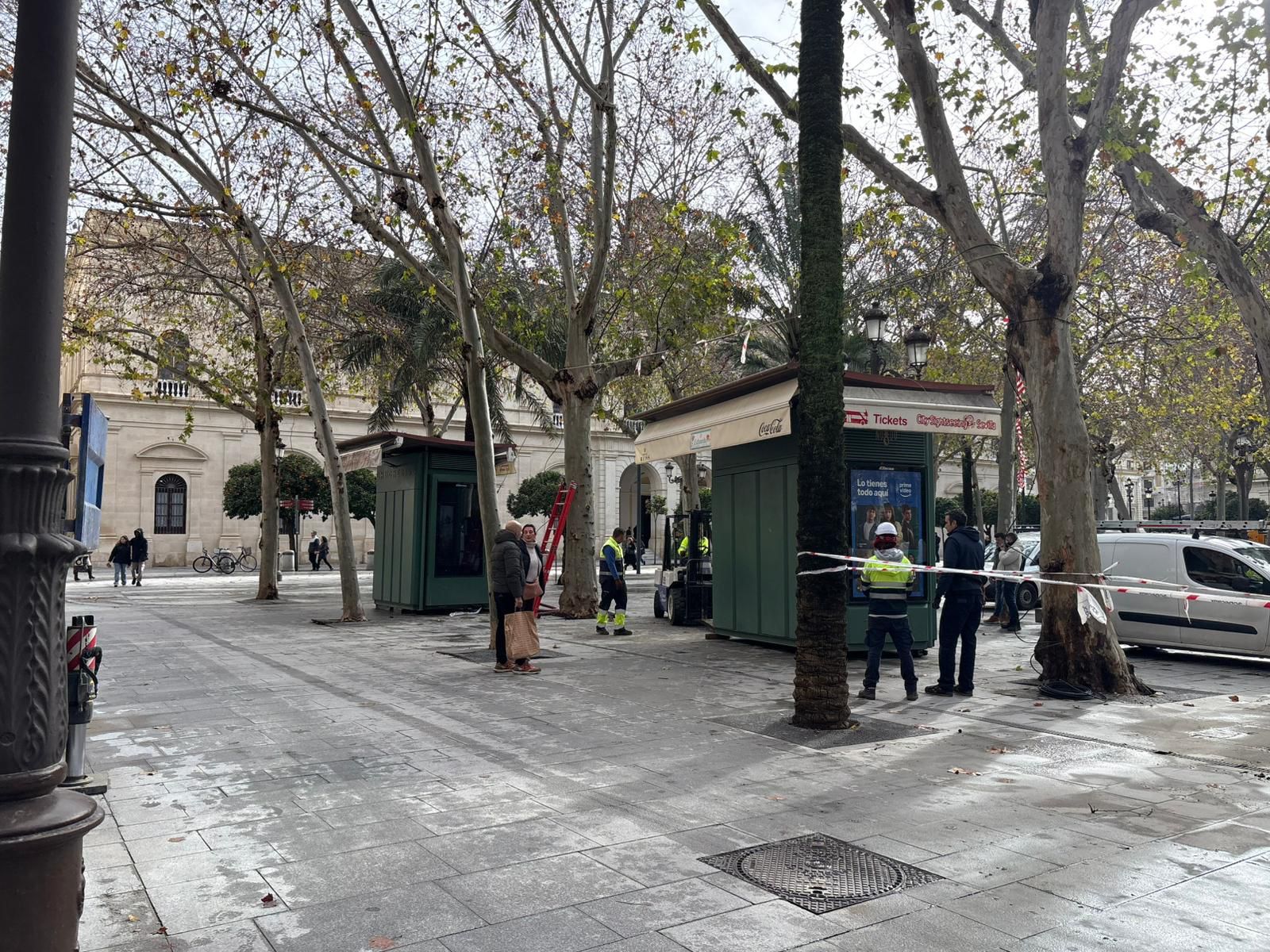Los quioscos de la Plaza Nueva, en su ubicación temporal.