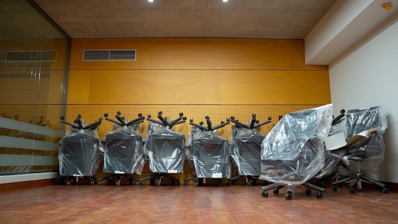 Sillas de oficina almacenadas en una de las estancias del Ayuntamiento de San Fernando. Sillas de oficina almacenadas en una de las estancias del Ayuntamiento de San Fernando.