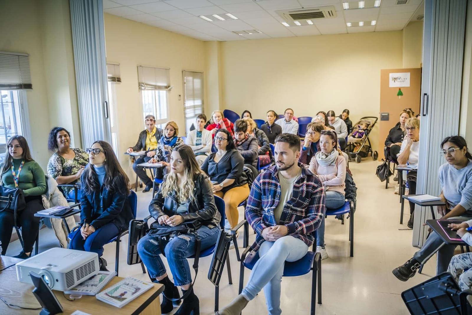 Asistentes a las jornadas sobre Diversidad Funcional en Roquetas de Mar.