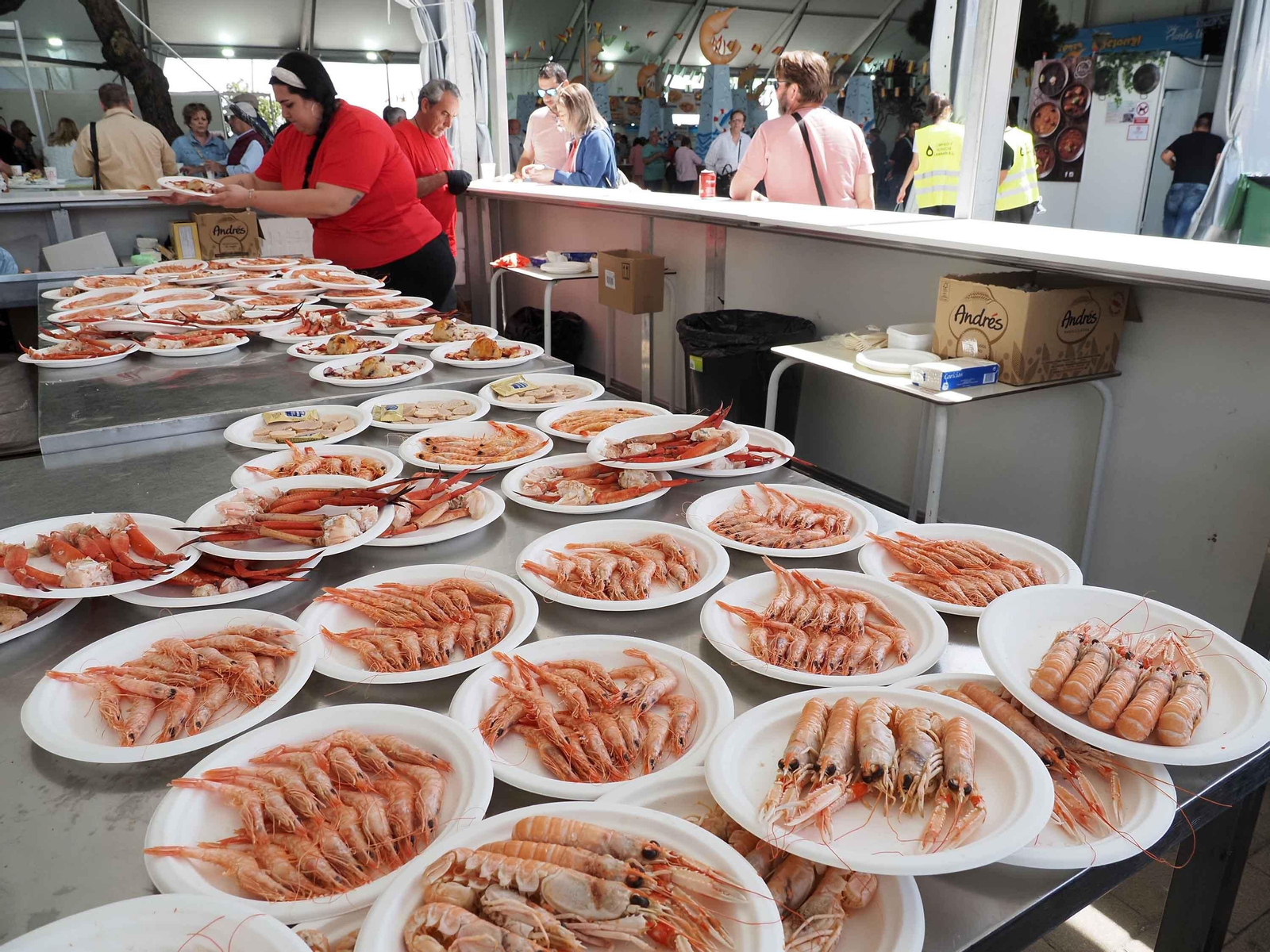 El espectacular ambiente de la Feria de la Gamba de Punta Umbría, en imágenes