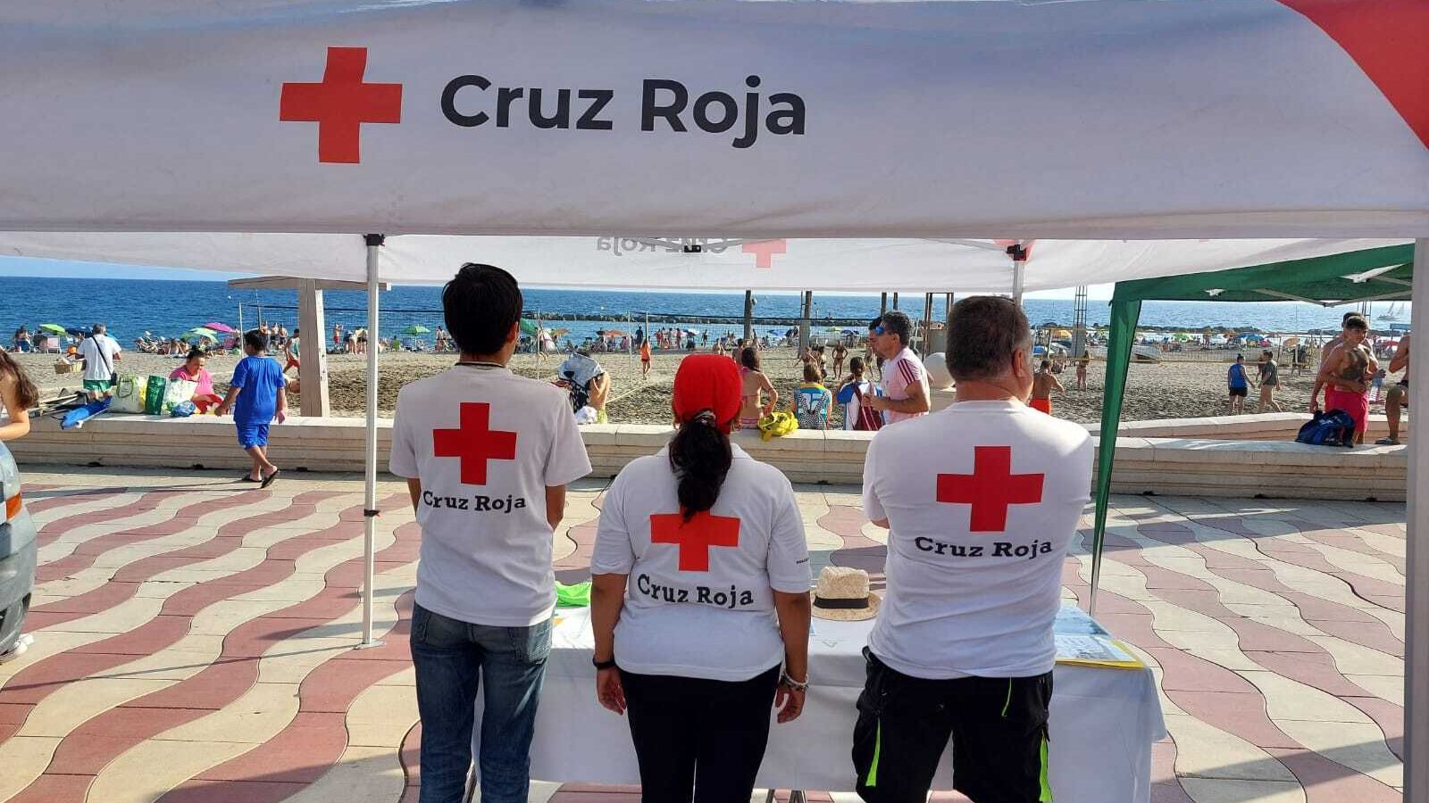 Carpa con los talleres en la playa de El Palmeral de Almería