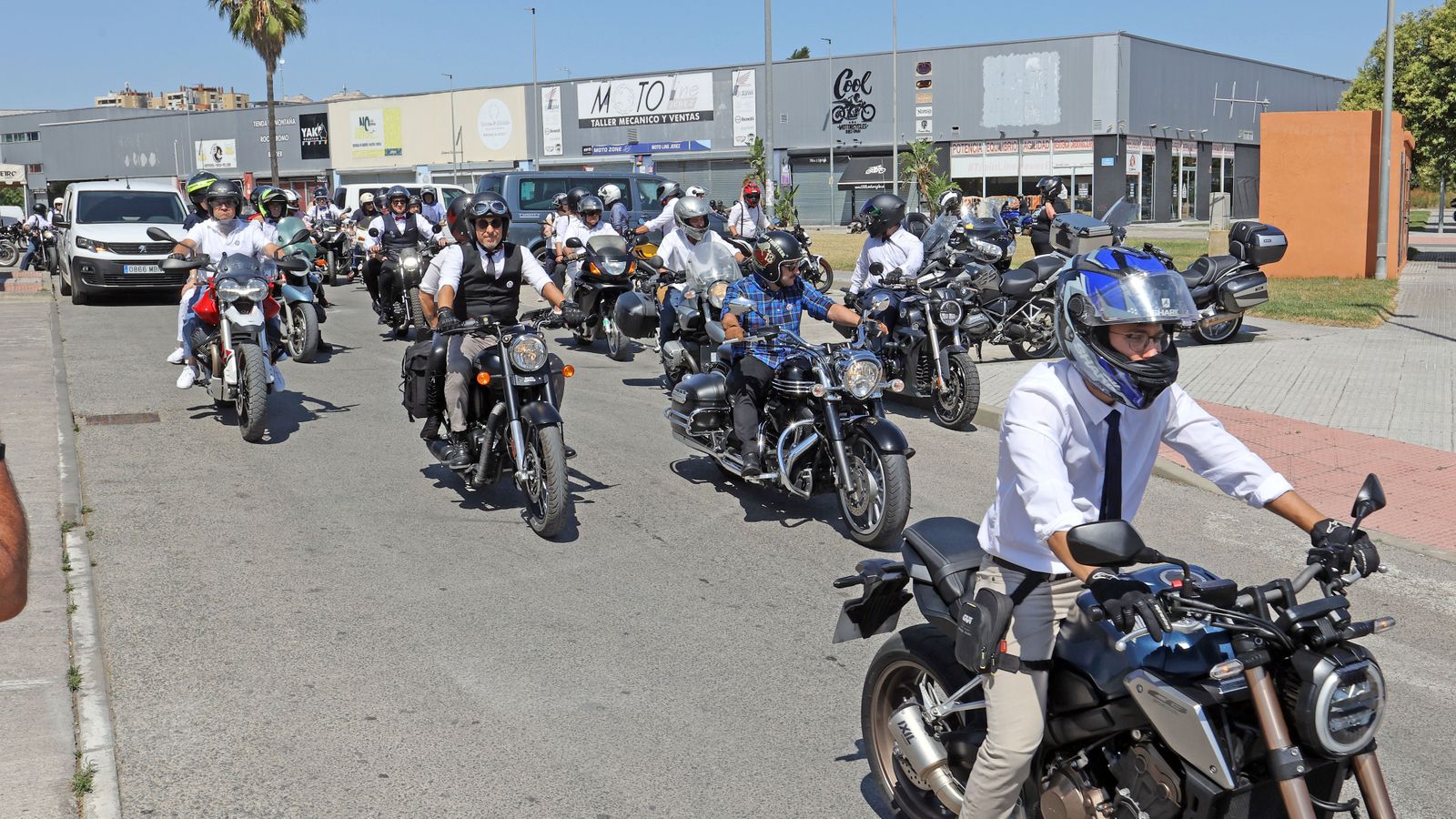 Búscate en el evento motero solidario "The Distinguished Gentleman´s Ride" en Jerez