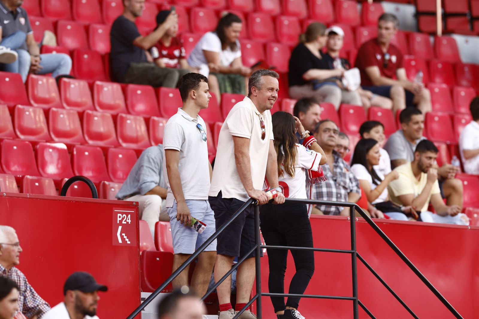 Búscate en las fotos del Sevilla-Valencia