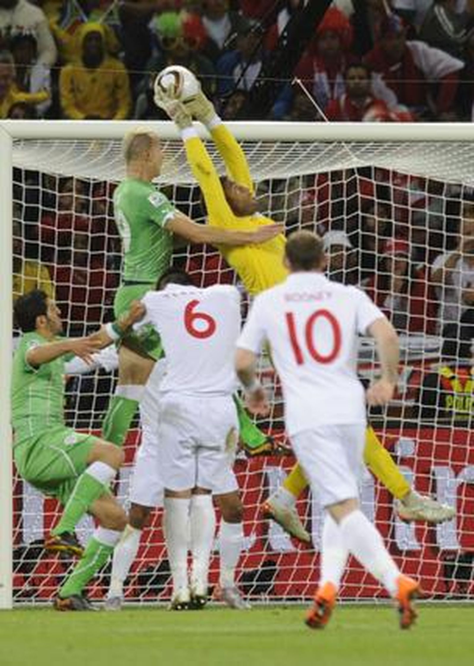 Inglaterra empata con Argelia en su segundo partido en el Grupo C. / AFP