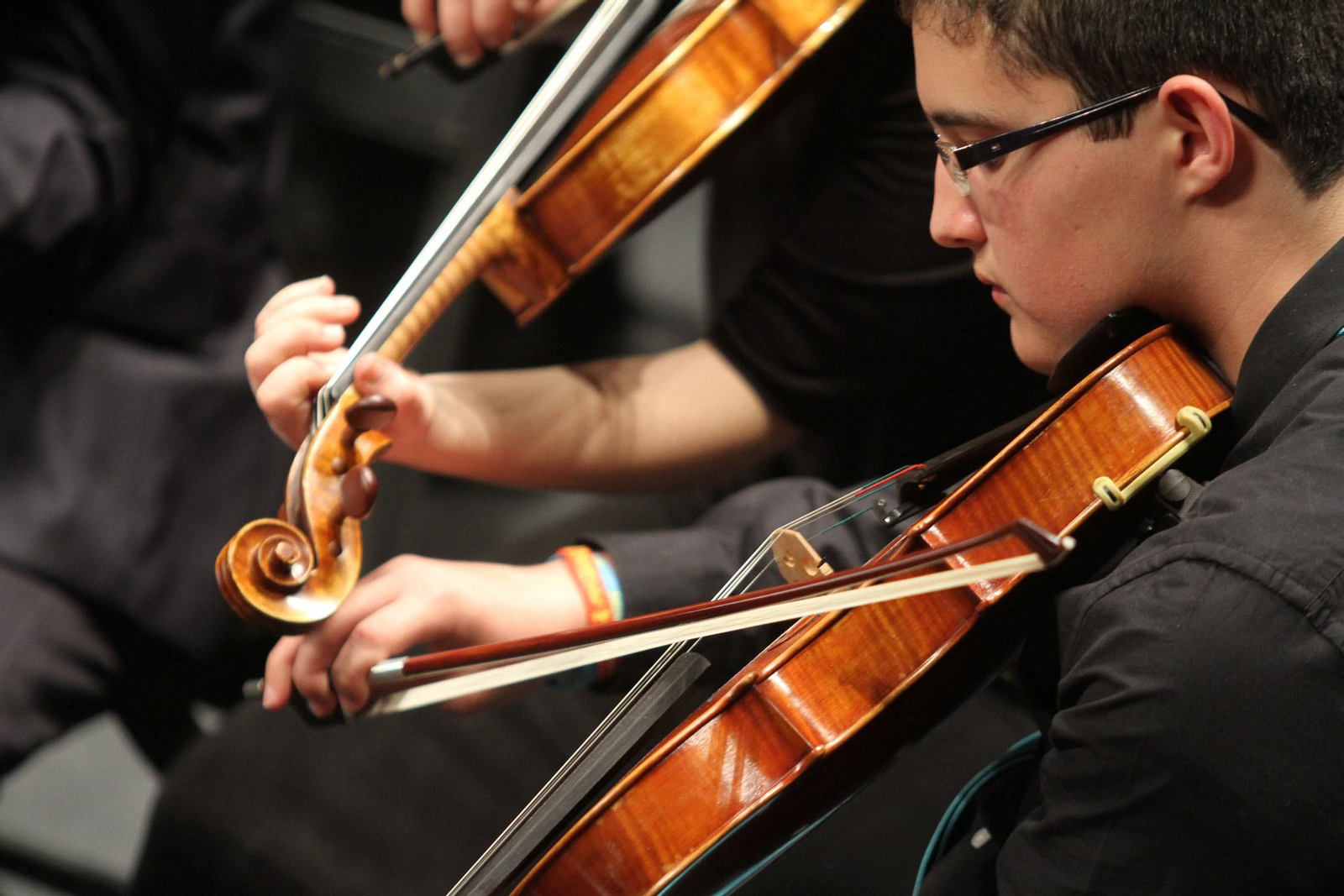 La Asociación de Industrias Químicas, Básicas y Energéticas de Huelva (Aiqbe) organiza un concierto que corre a cargo de la Orquesta Sinfónica del Conservatorio Profesional de Música de Huelva 'Javier Perianes'