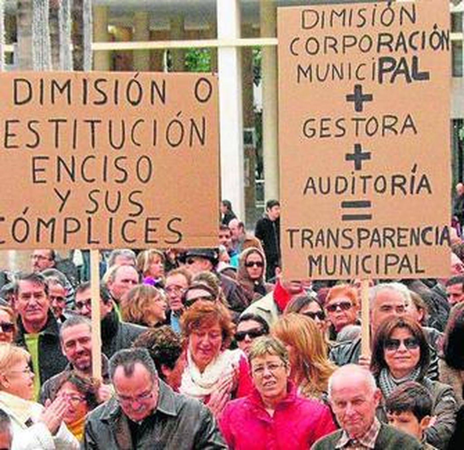 Manifestación de ciudadanos de El Ejido en la Plaza Mayor.