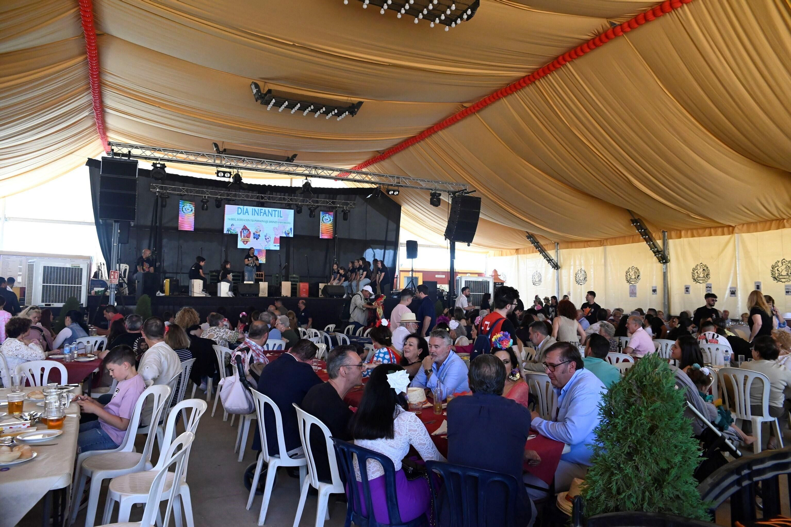 Las imágenes del jueves de la Feria de Córdoba Las imágenes del jueves de la Feria de Córdoba