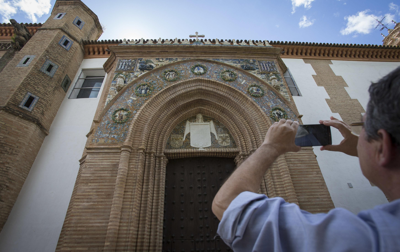 La restauración de la portada de Niculoso Pisano.
