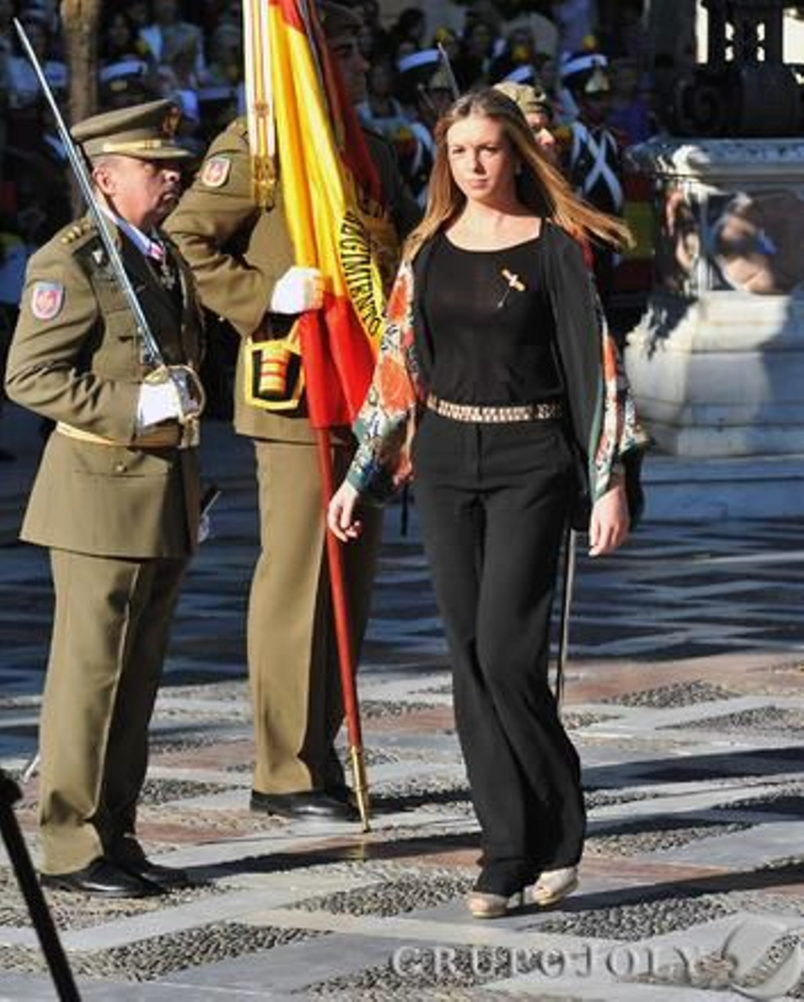 Las imágenes de la jura de bandera y el desfile militar del Día de San Fernando