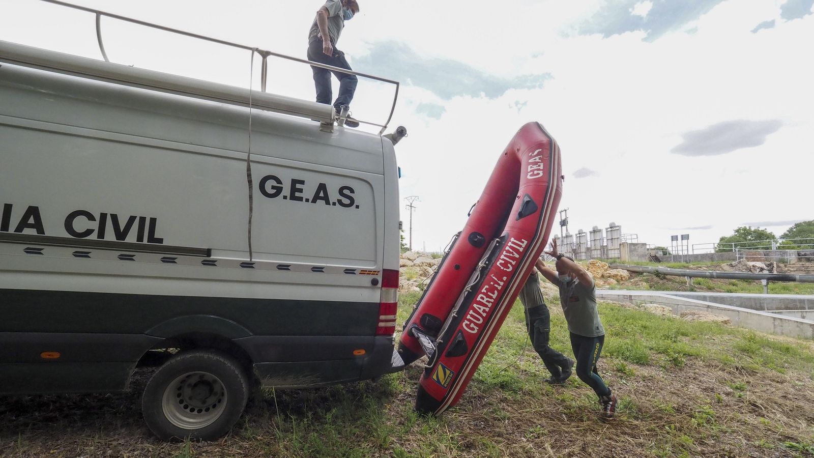 Una lancha del Seprona para el equipo de búsqueda y rastreo