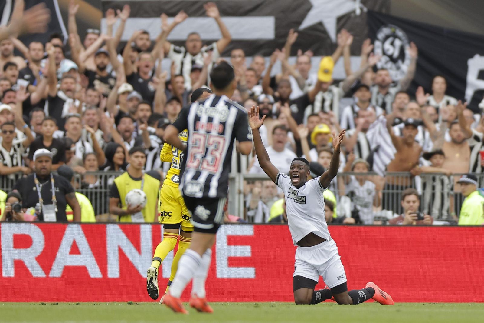 Las fotos de una final de la Libertadores histórica; Botafogo, campeón con 10, ante Atlético Mineiro
