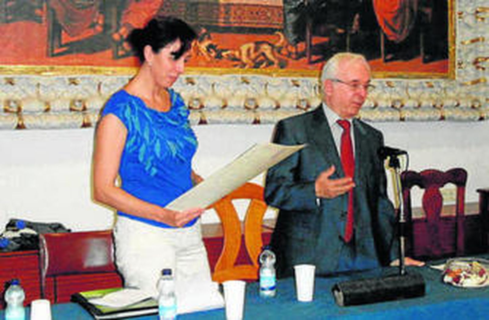 La alcaldesa prieguense junto a Manuel Pelaéz.