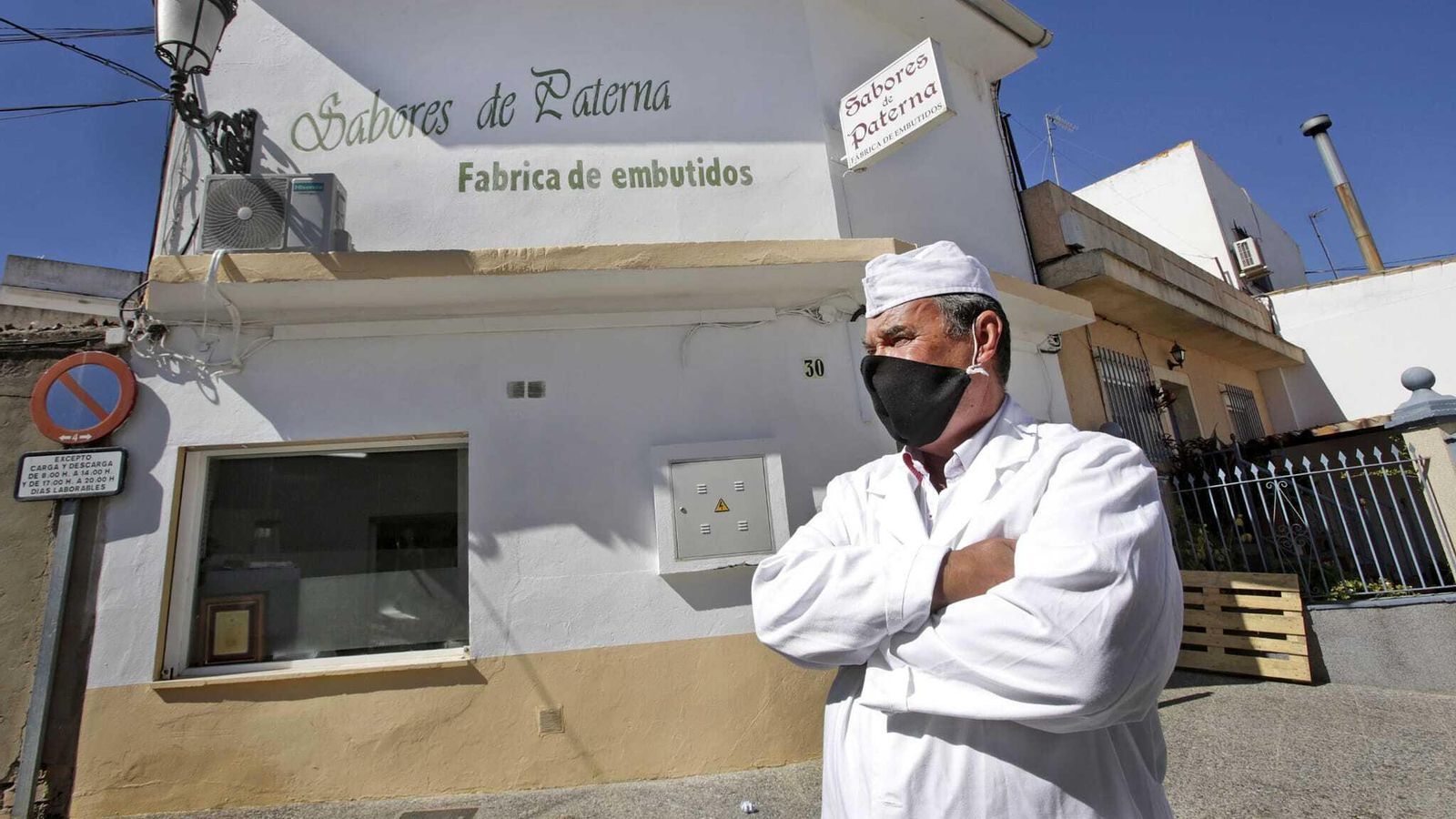 Bartolo Rodríguez, ante el negocio de Sabores de Paterna.