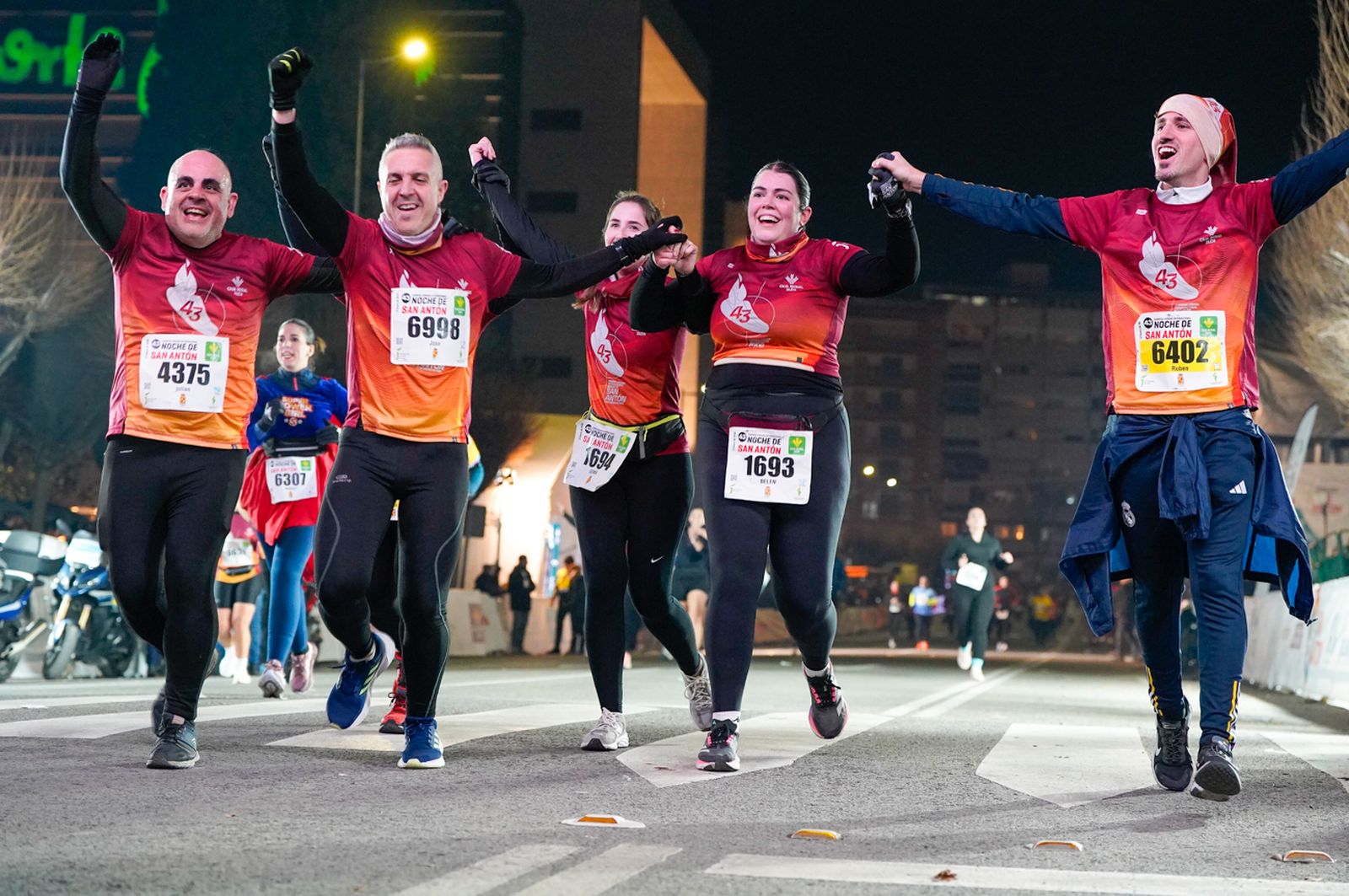 En imágenes: búscate en tu llegada a meta de la Carrera de San Antón 2026 (4)