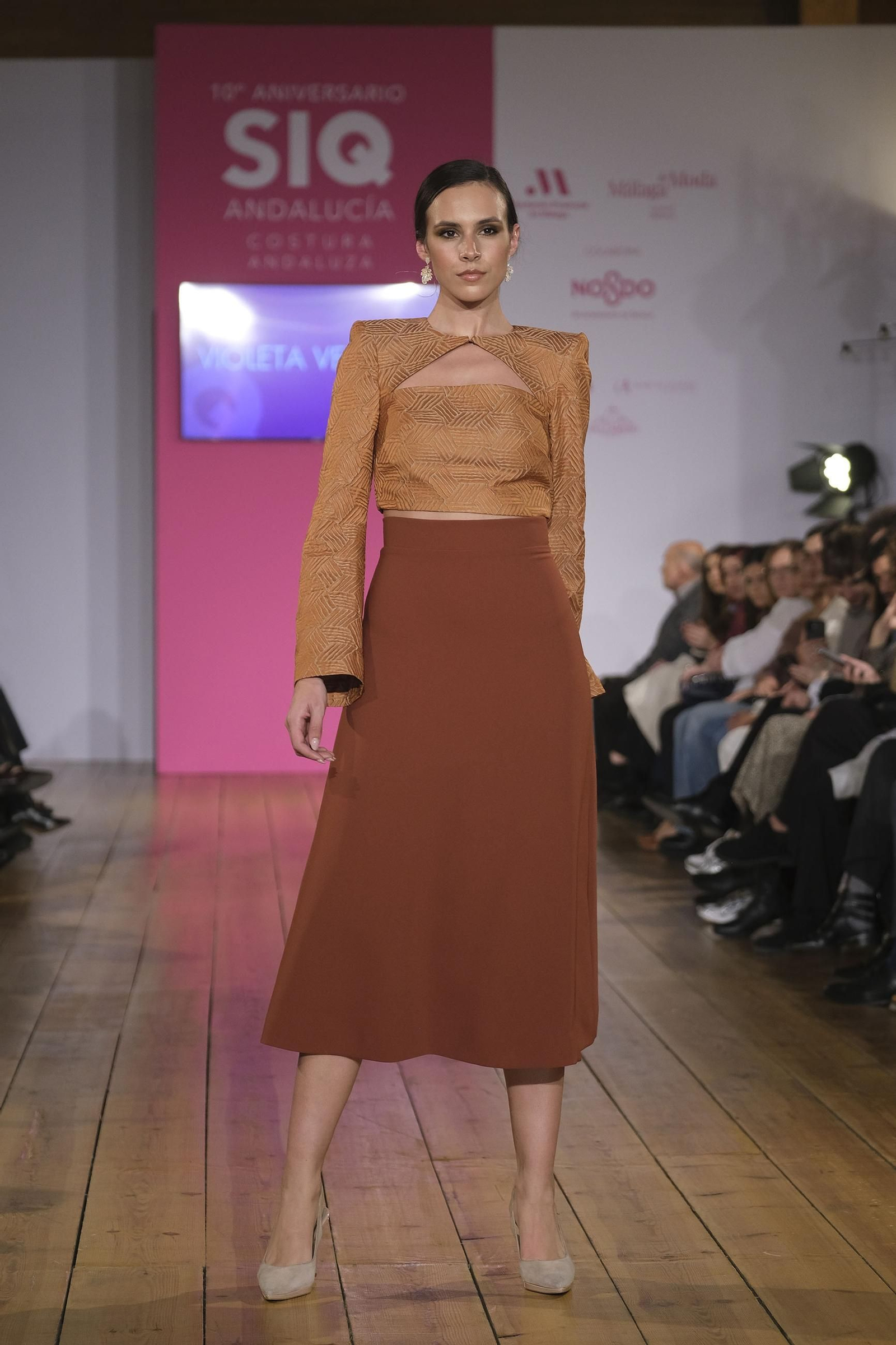 Sobriedad y minimalismo en las invitadas de Violeta Vergara