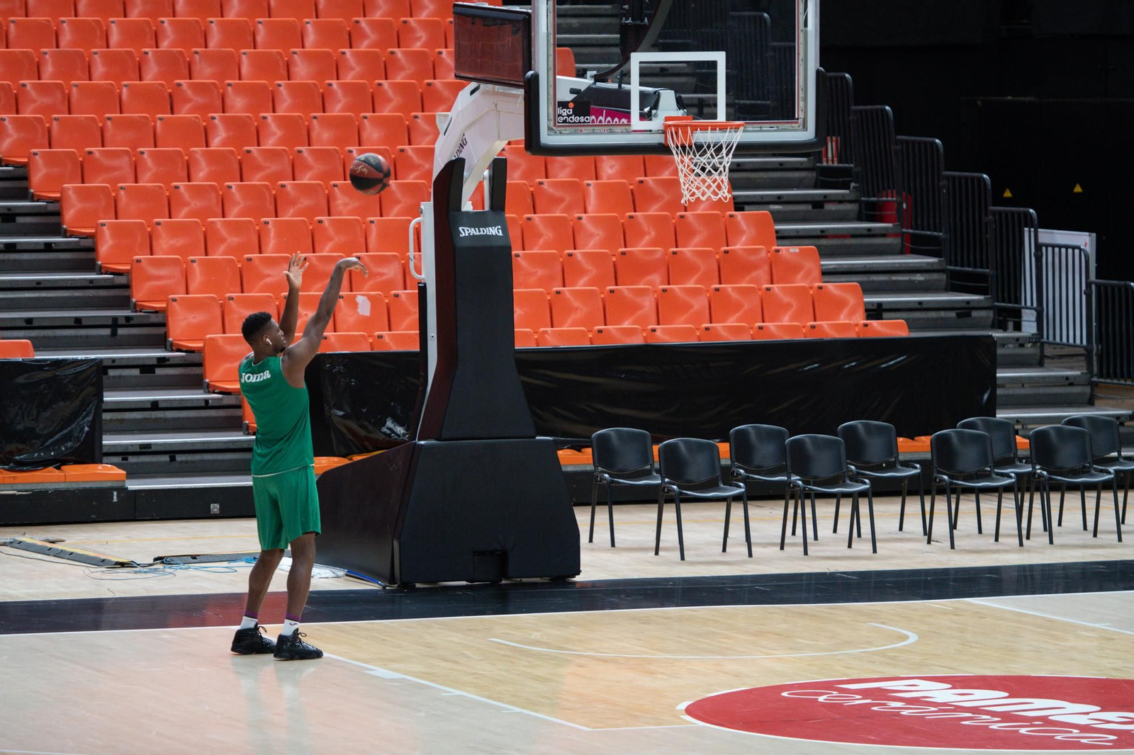 Las fotos del Unicaja en la toma de contacto con La Fonteta
