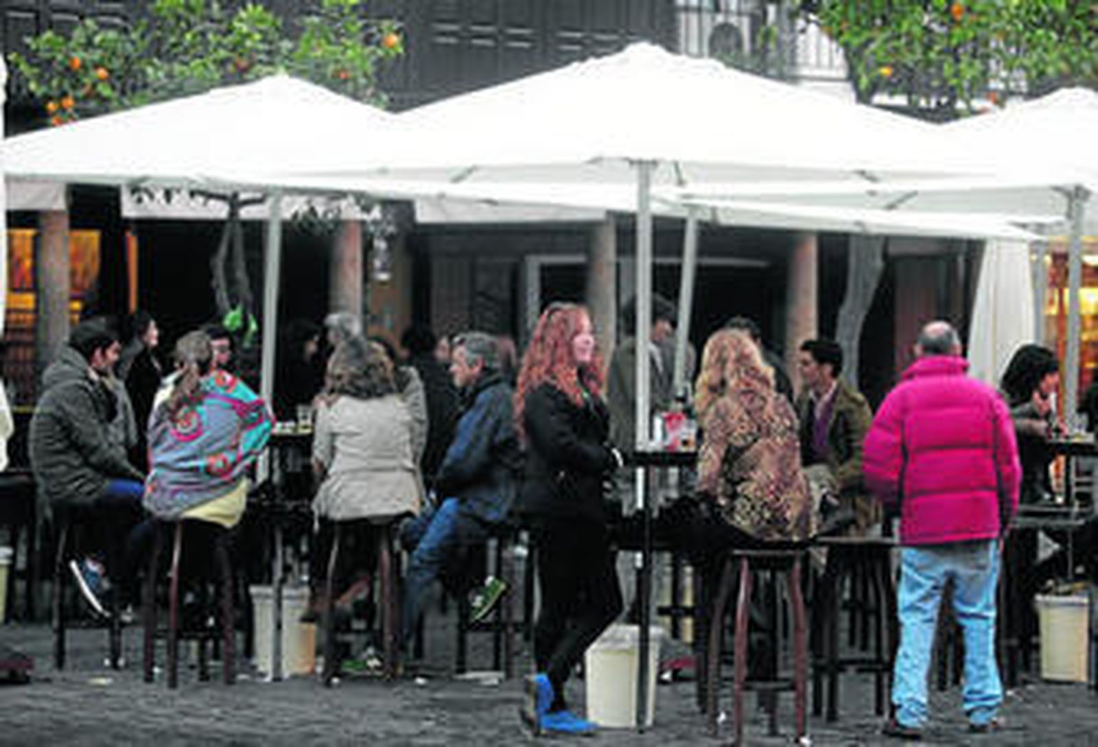 Mesas altas en el centro de la ciudad en los días de esta Navidad.