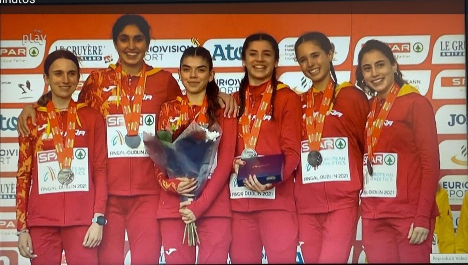 María Forero (derecha), con sus compañeras de selección en el Europeo de Irlanda.
