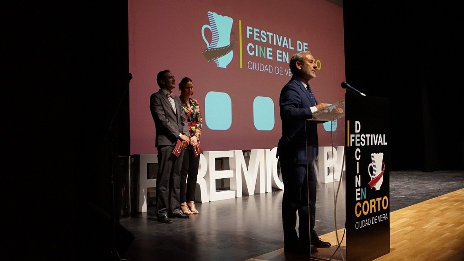 El alcalde de Vera clausura el Festival.