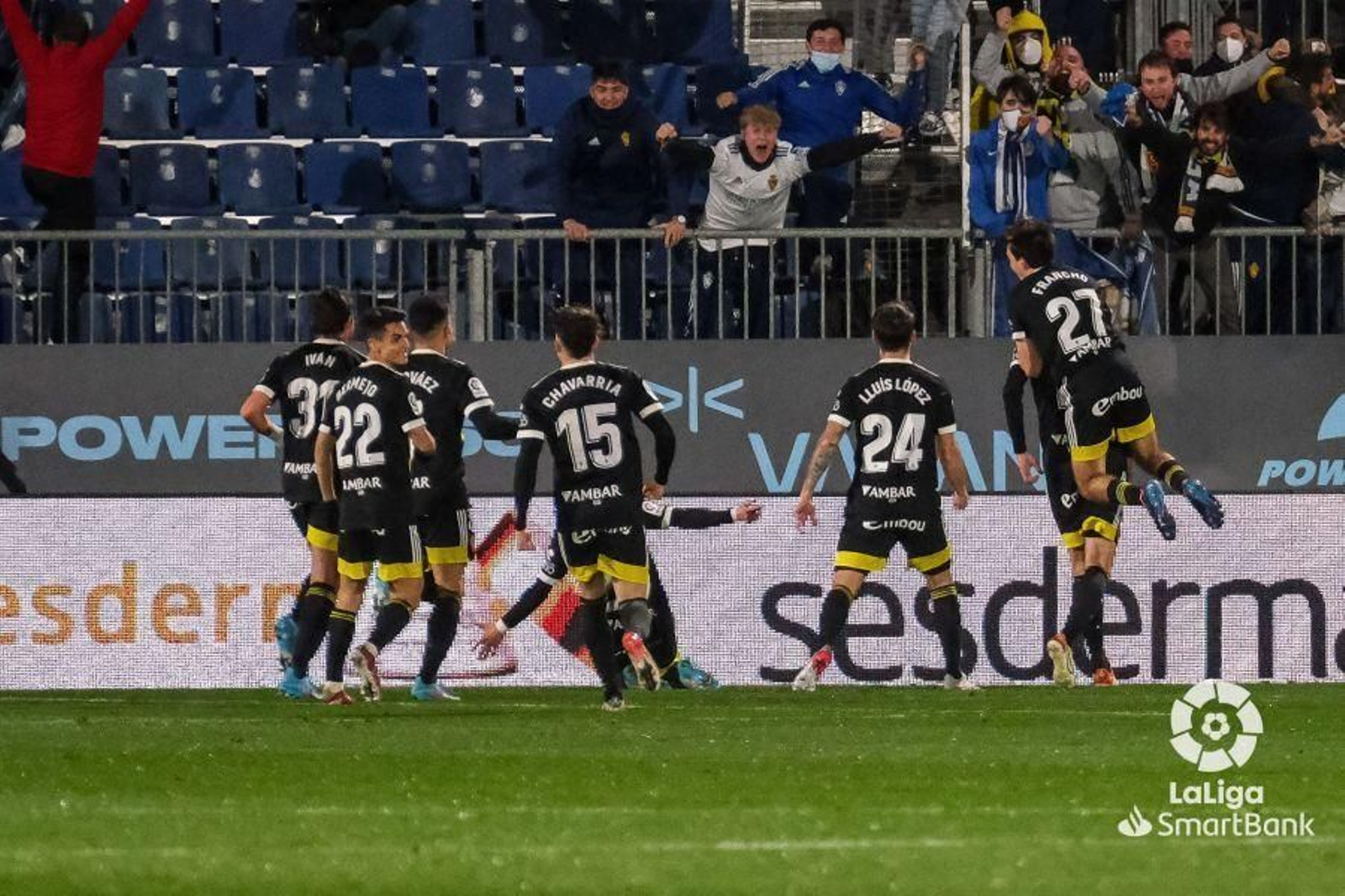 El Zaragoza, próximo rival del Málaga CF, celebra un gol al Ibiza.