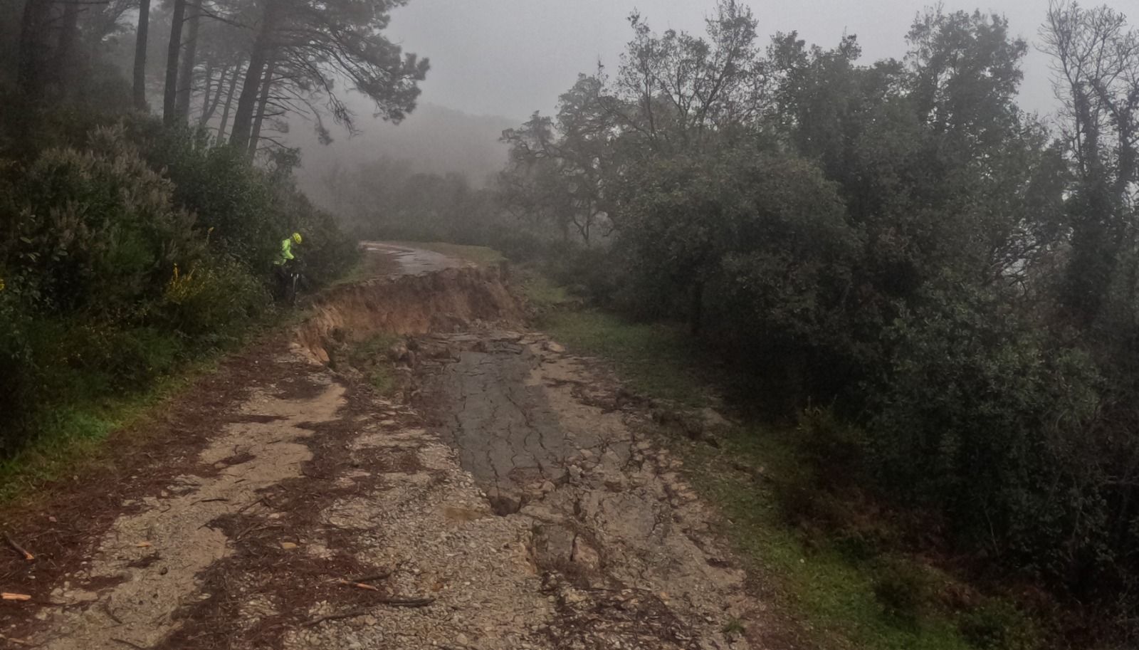 El carril de Las Corzas, destrozado tras los temporales