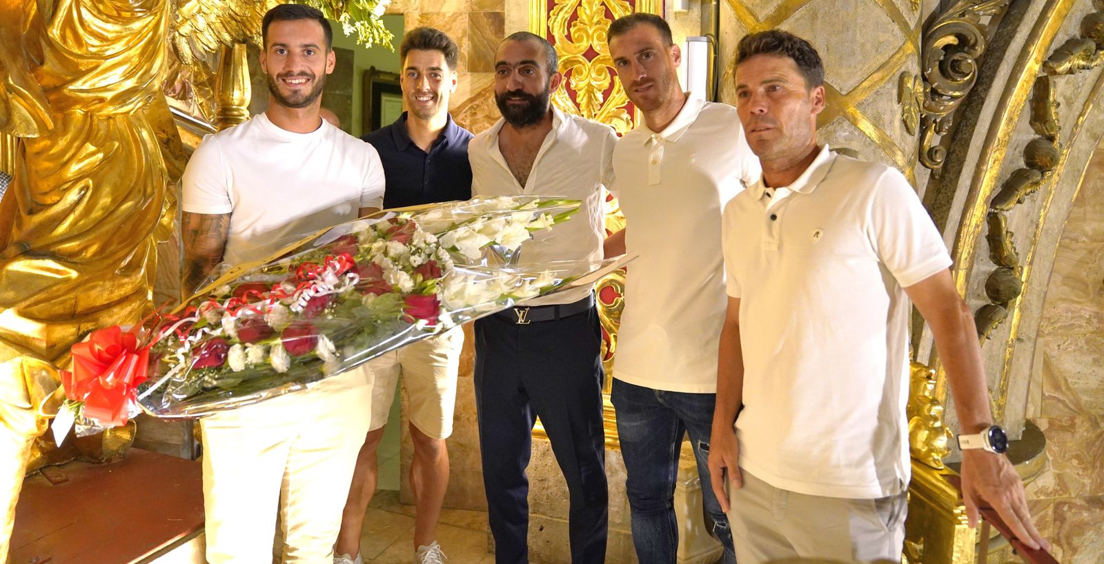 Lazo, De la Hoz, El Assy, Fernando y Rubi posan el año pasado delante del camarín