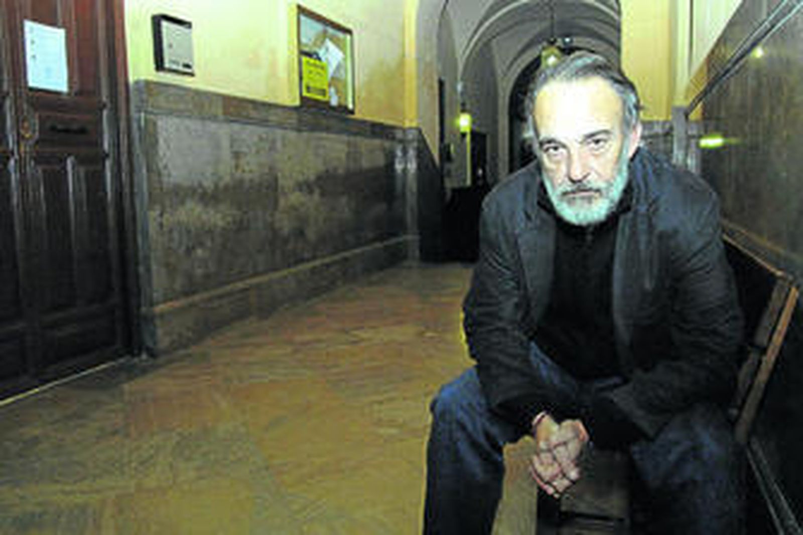 El doctor Luis Montes, ayer en la Facultad de Derecho de Granada.