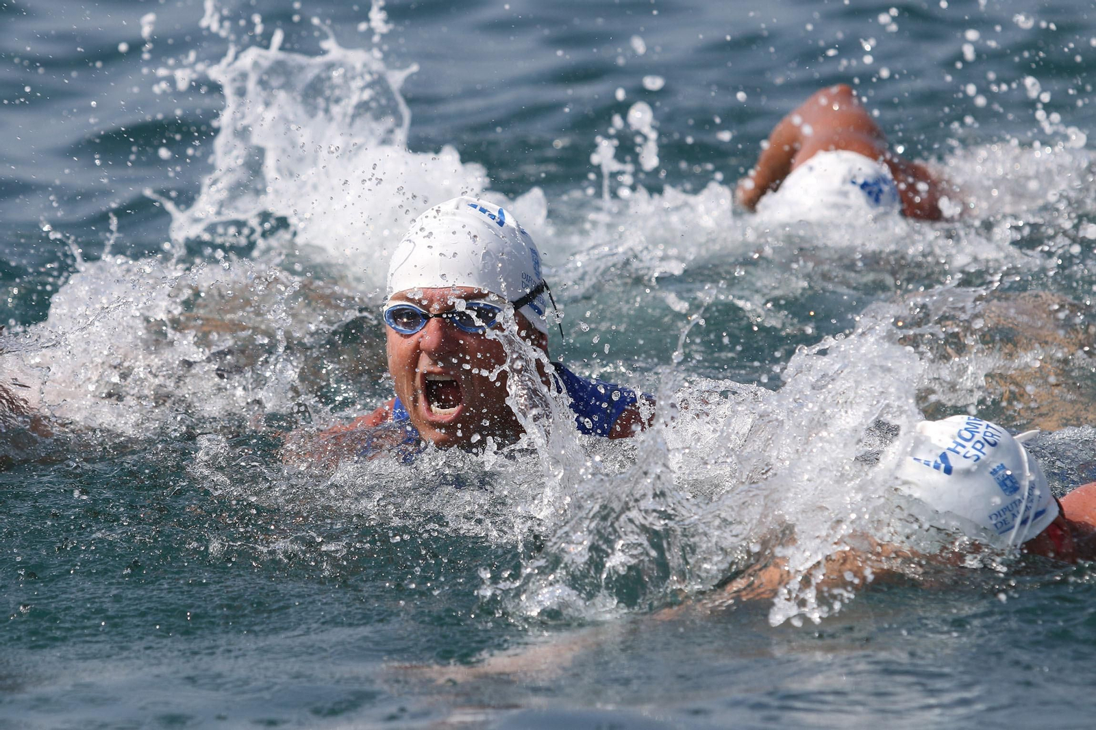 Las imágenes de la Travesía a Nado 'Ciudad de Almería - Carlos Tejada'