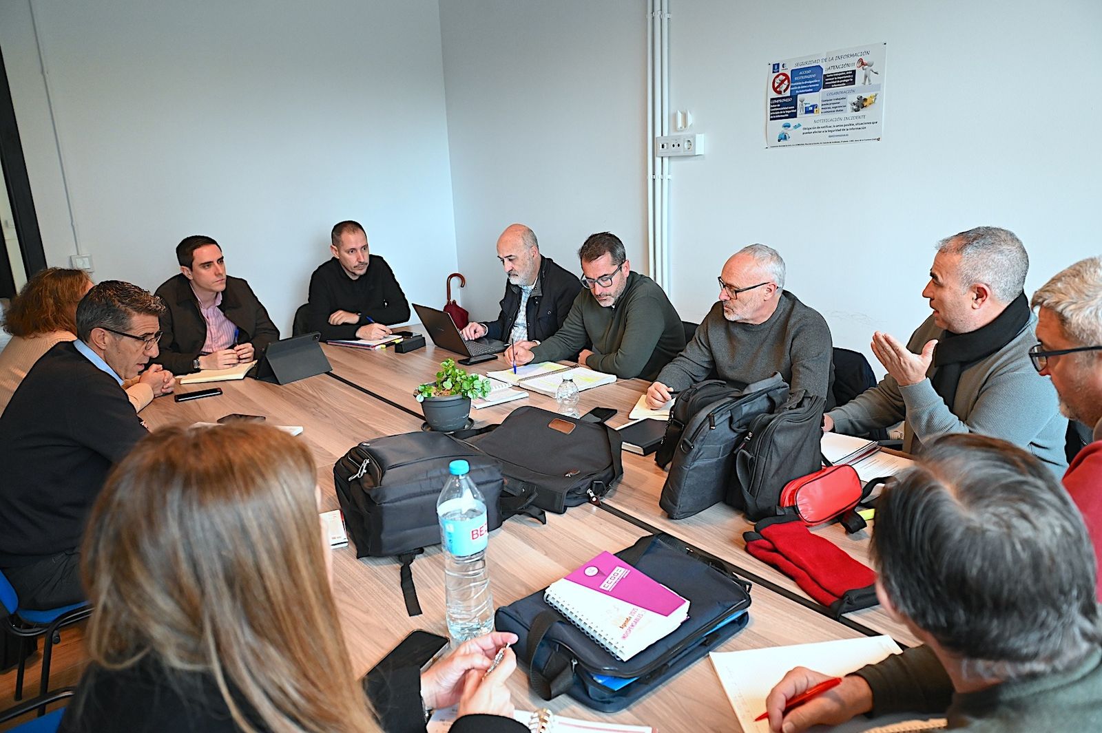 Reunión del Gobierno municipal y comité de empresa de autobuses urbanos.