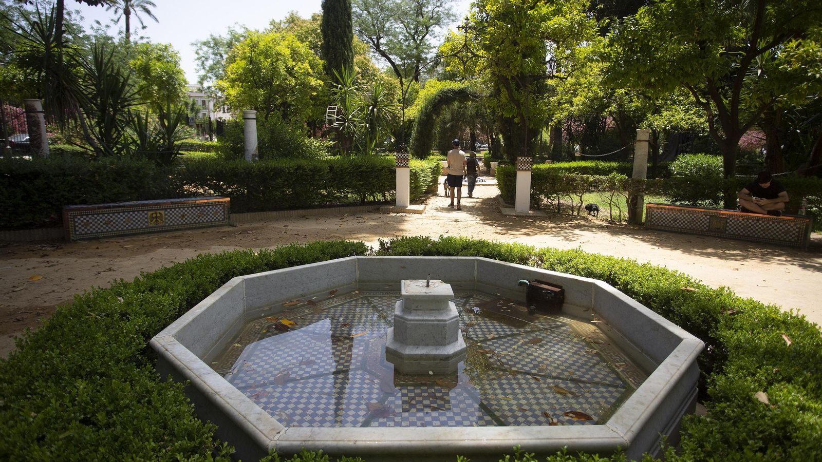 Estado actual de una de las fuentes de los Jardines de Murillo.