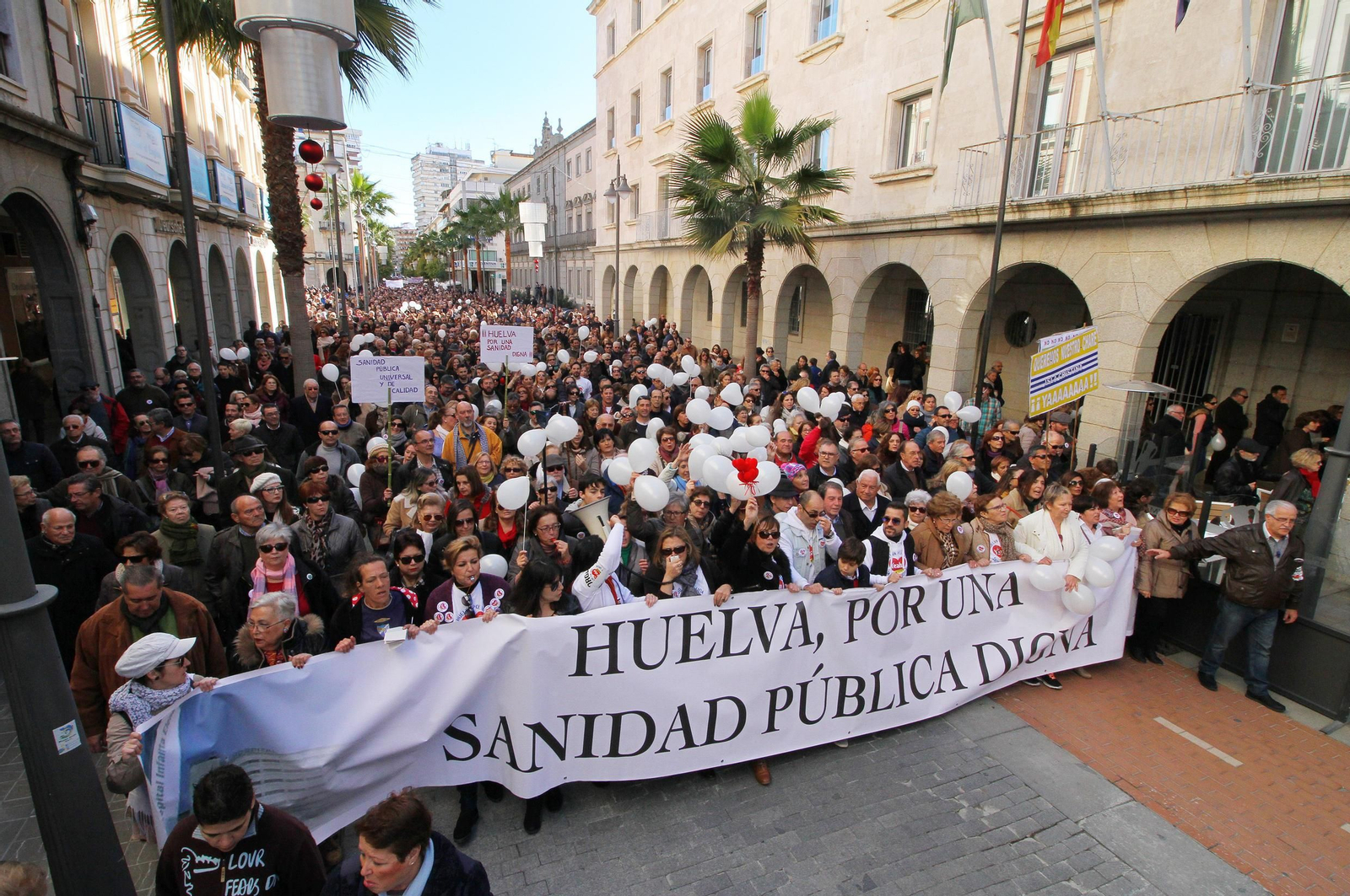 Cabecera de la manifestación del 15 de enero antes de llegar a Las Monjas.
