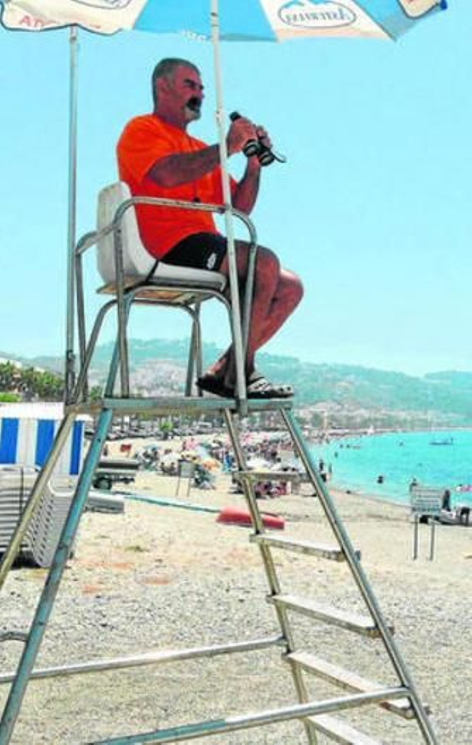 Un voluntario de Protección Civil, en la Herradura.