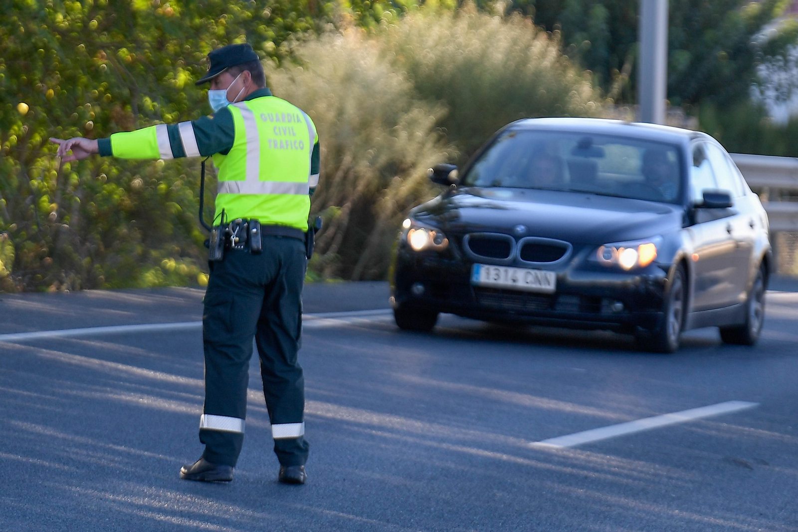 Fotos: así están siendo los controles de Policía y Guardia Civil en Granada por el confinamiento