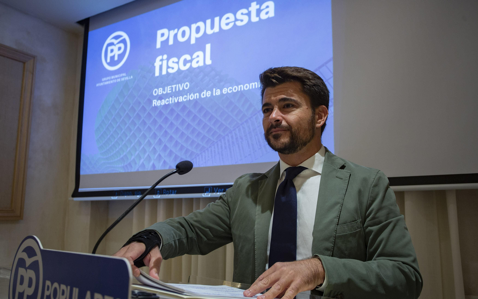 Beltrán Pérez presenta la propuesta fiscal del PP para el año que viene.