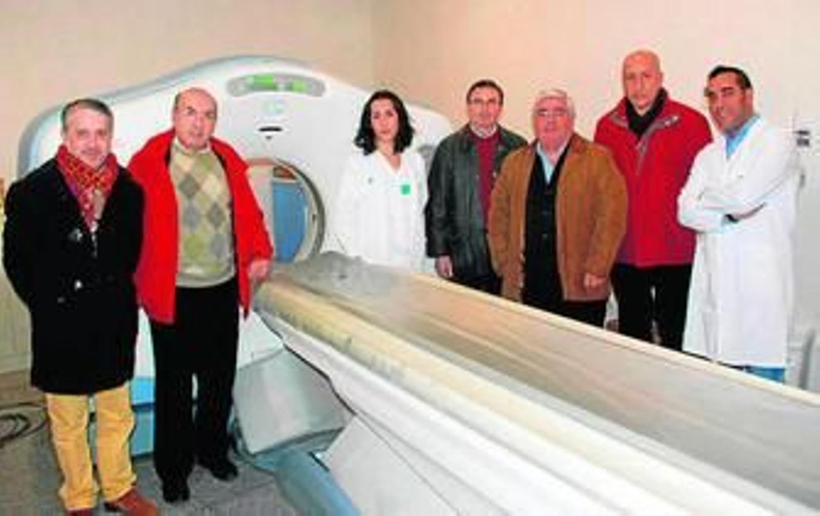 Los profesionales del hospital y miembros de la junta de gobierno.