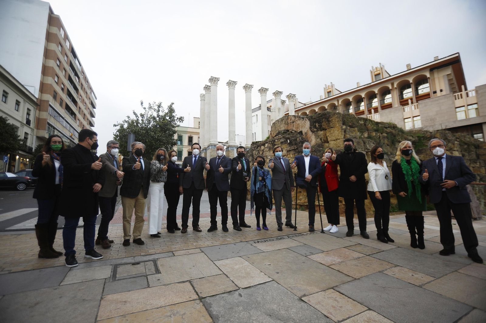 Dirigentes institucionales y agentes sociales celebran la obtención del proyecto.