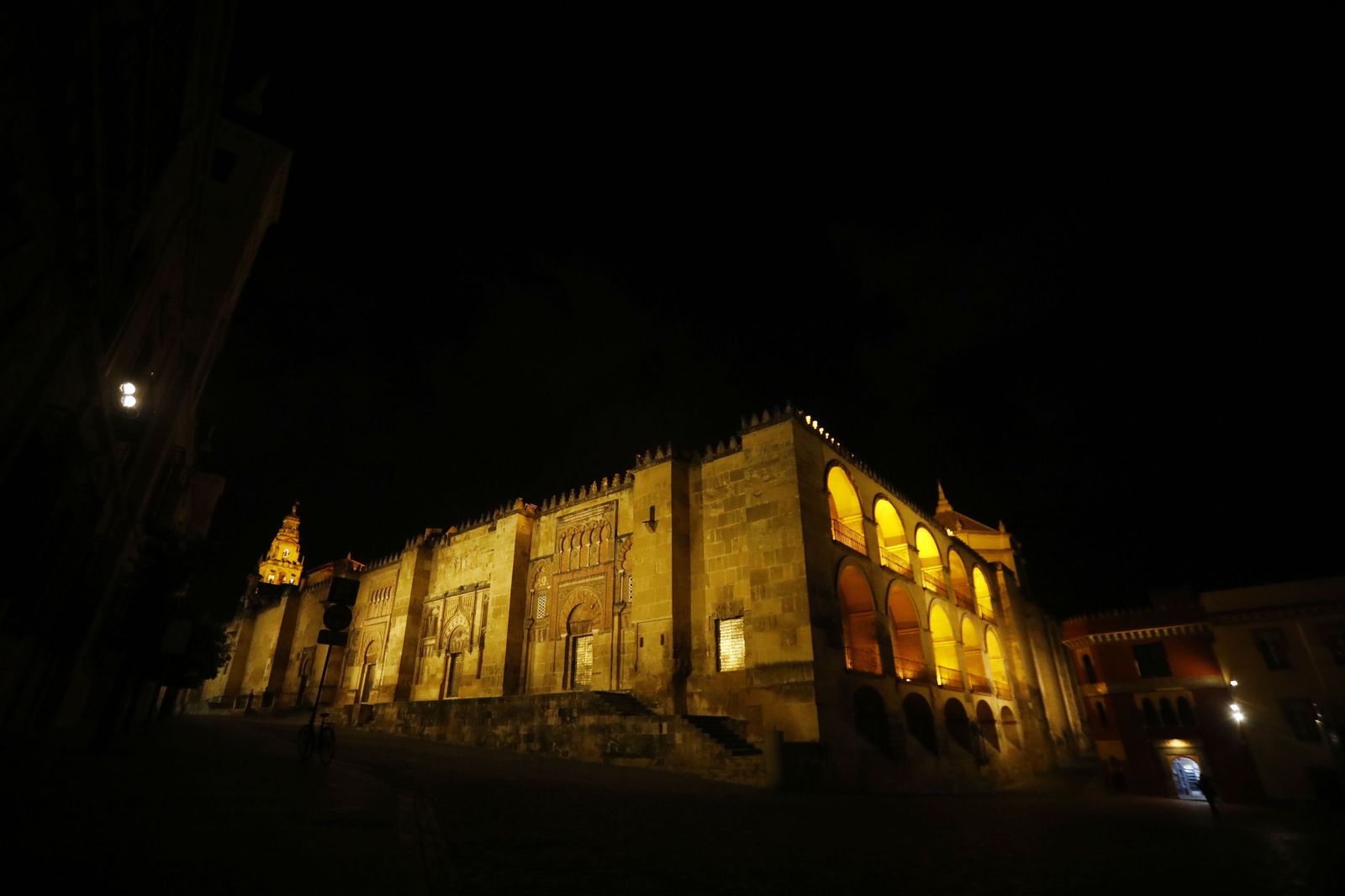 Fotografías: Un paseo por la solitaria Córdoba del toque de queda