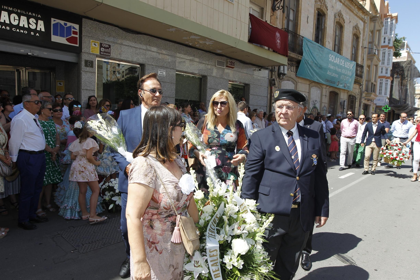 Fotogalería ofrenda floral a la Virgen del Mar. Feria de Almería 2019