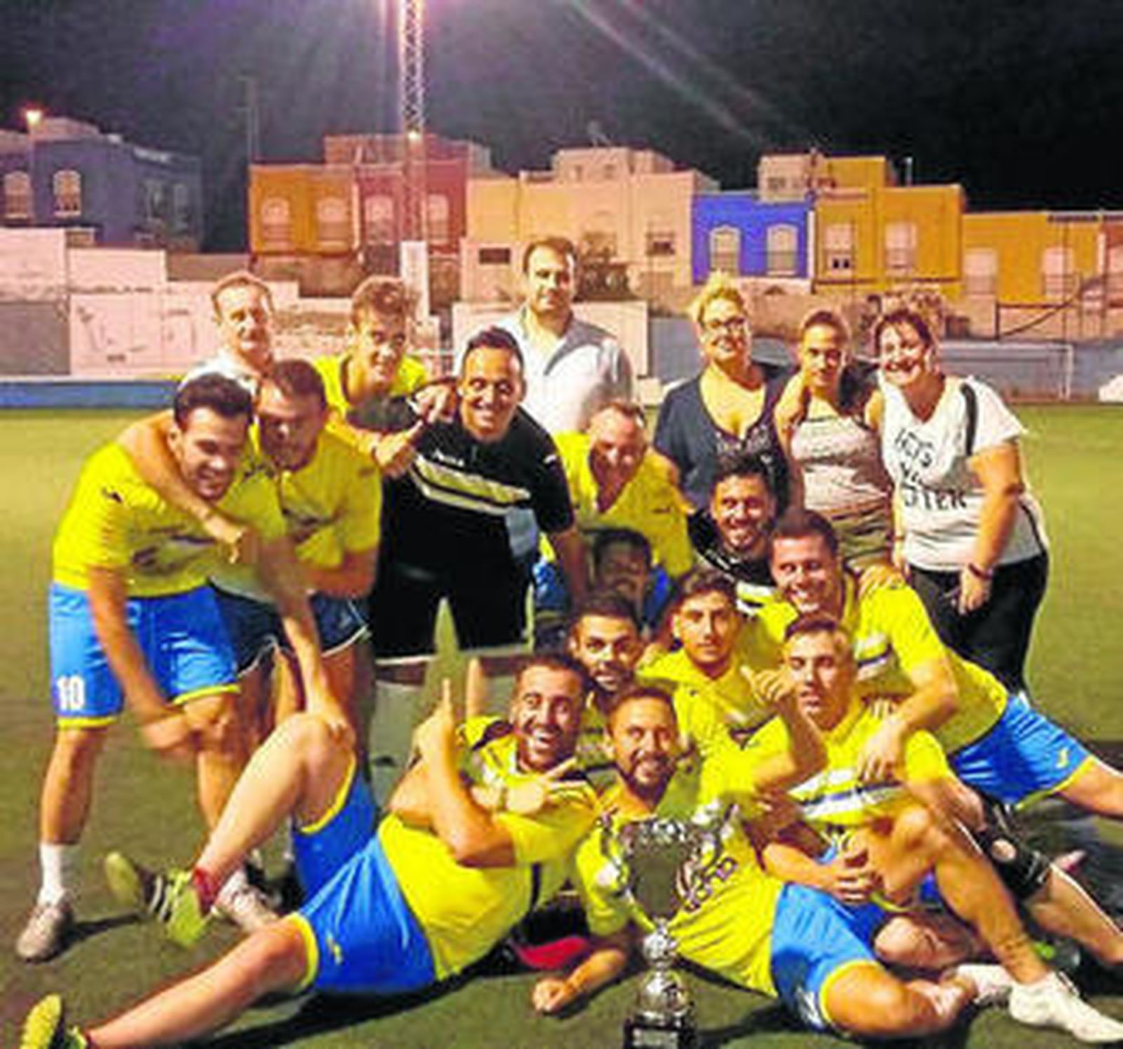 El equipo vencedor fue el grupo 'Pub Bahía'.