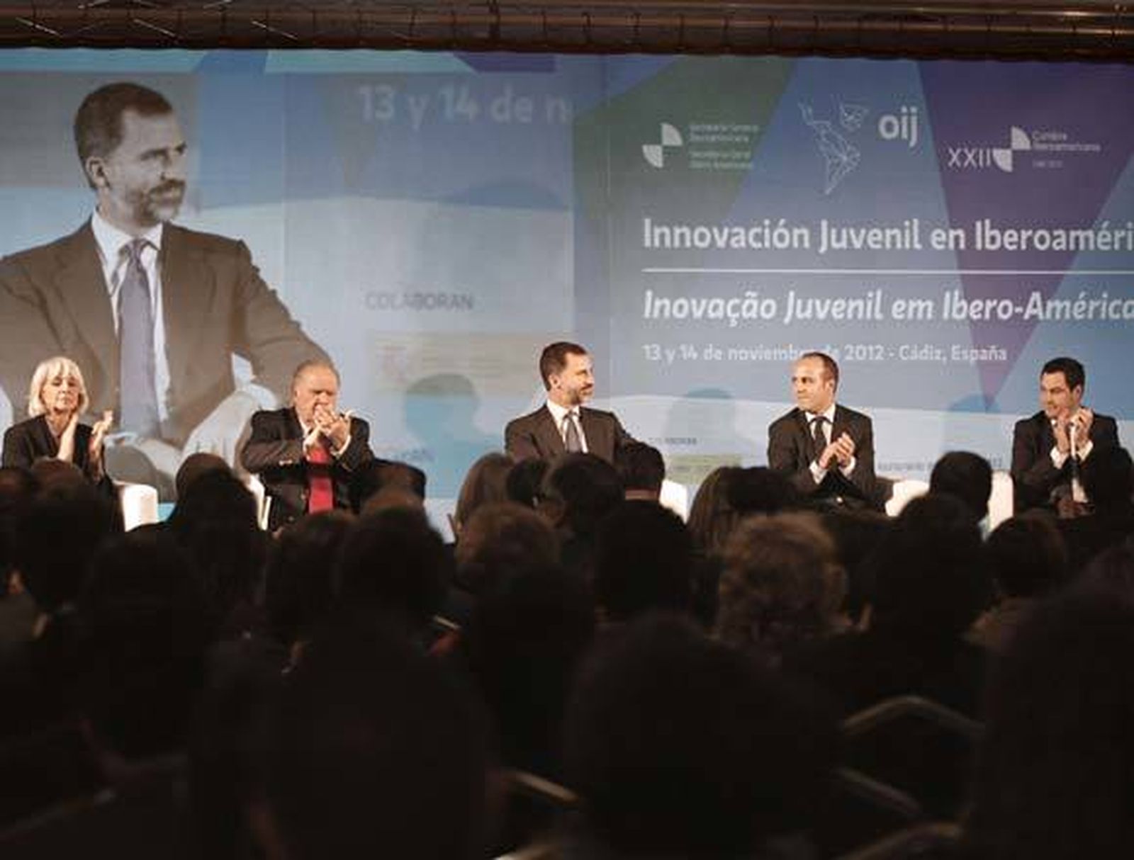 El Príncipe anima a jóvenes a aportar su imaginación para salir de la crisis