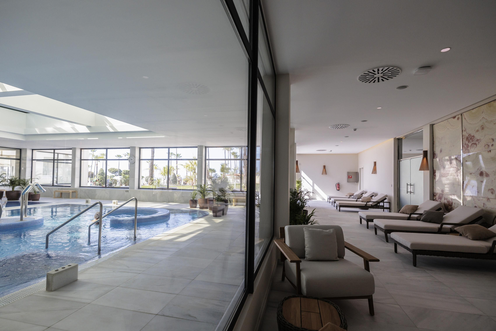 Así ha quedado el Hotel Barrosa Palace en Chiclana  tras su reforma.