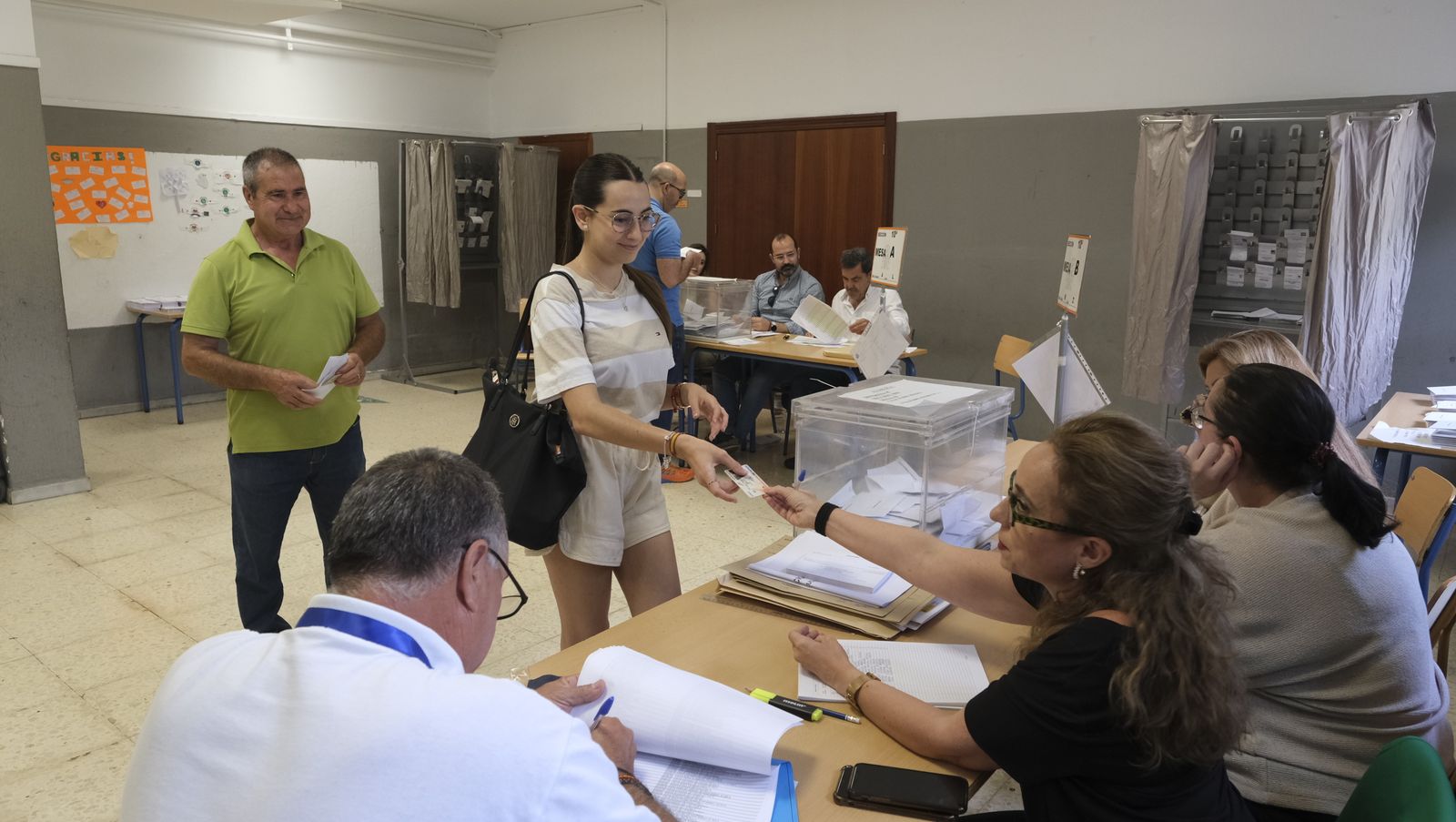 Imágenes de las votaciones en las Elecciones Municipales 2023, en Almería capital
