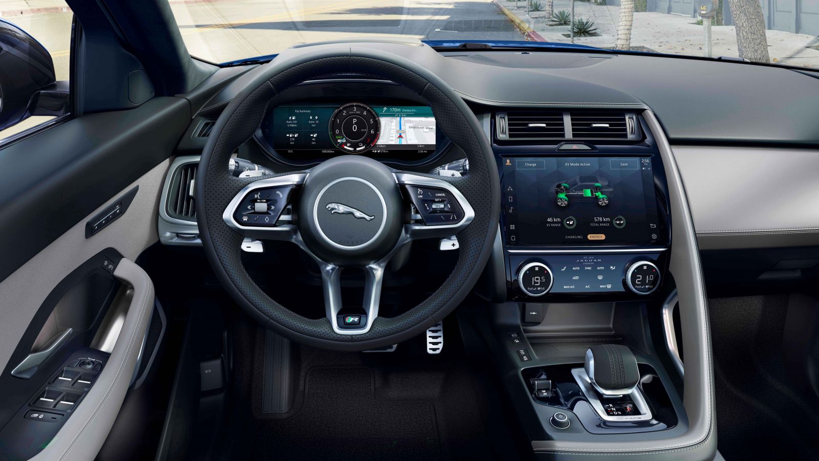 Con la tecnología Nanoe el climatizador elimina alérgenos y neutraliza olores. Tiene capacidad de filtración de partículas PM2.5. Con el sistema Clearsight el retrovisor interior se convierte en una pantalla para la cámara trasera.