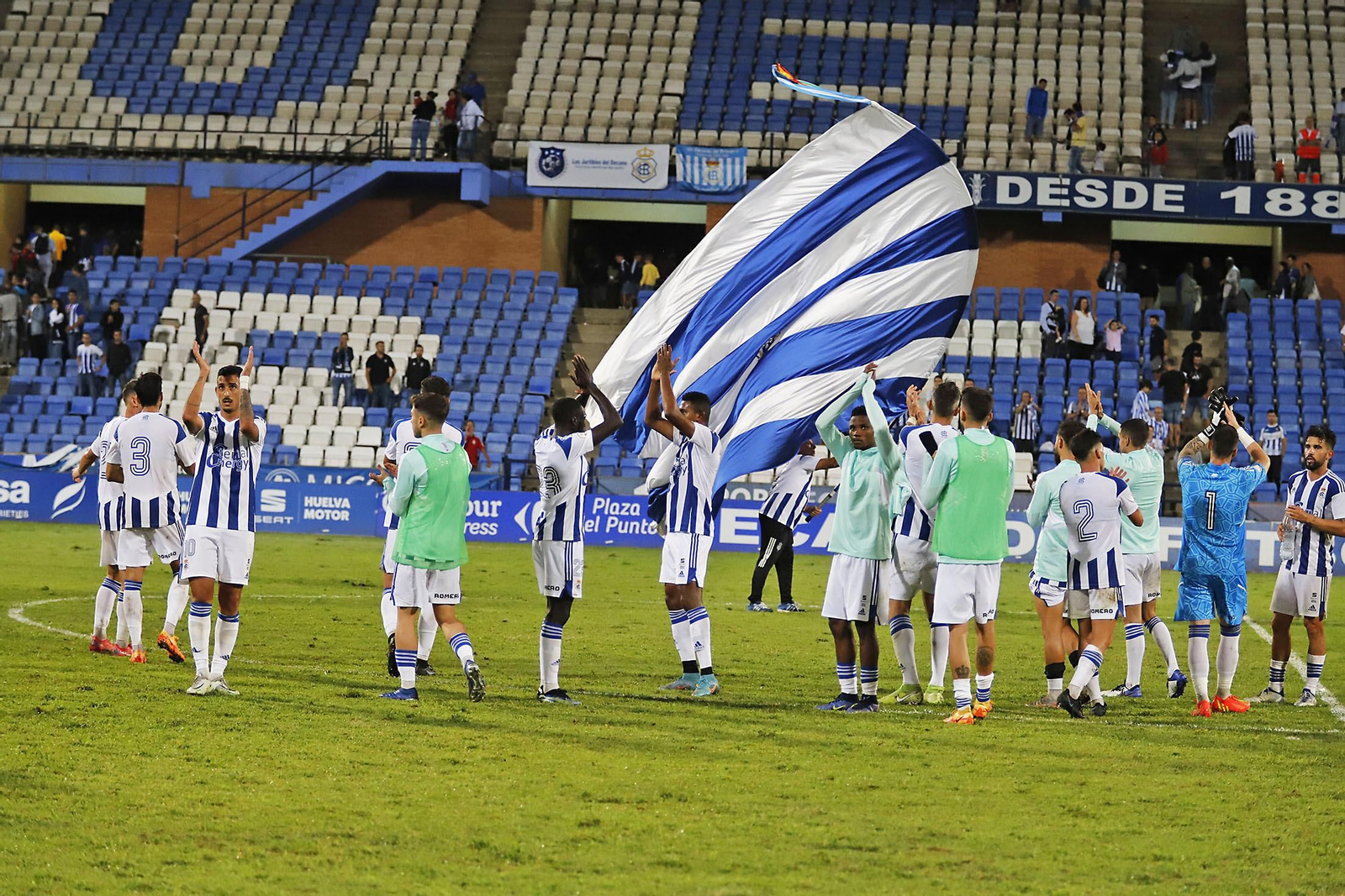 Imágenes del partido entre el Recreativo de Huelva y Yeclano