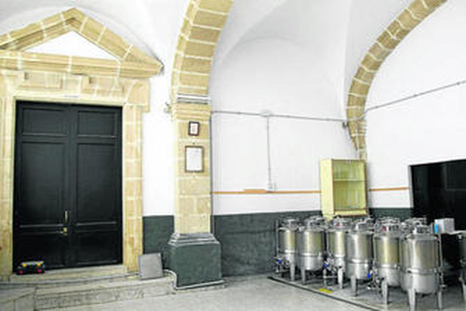 Una imagen de la sala de elaboración del Ciclo Formativo de Vitivinicultura del instituto Santo Domingo, cuyas instalaciones se van a mejorar.