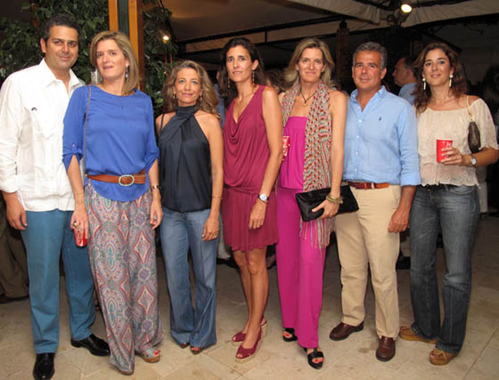 Borja Milans del Bosch, Sofía Parias, Montse Moya, Yela Álvarez, Pilar Parias, Borja Hernández, dueño de La Campana, y Cira Hernández.

Foto: Victoria Ramírez