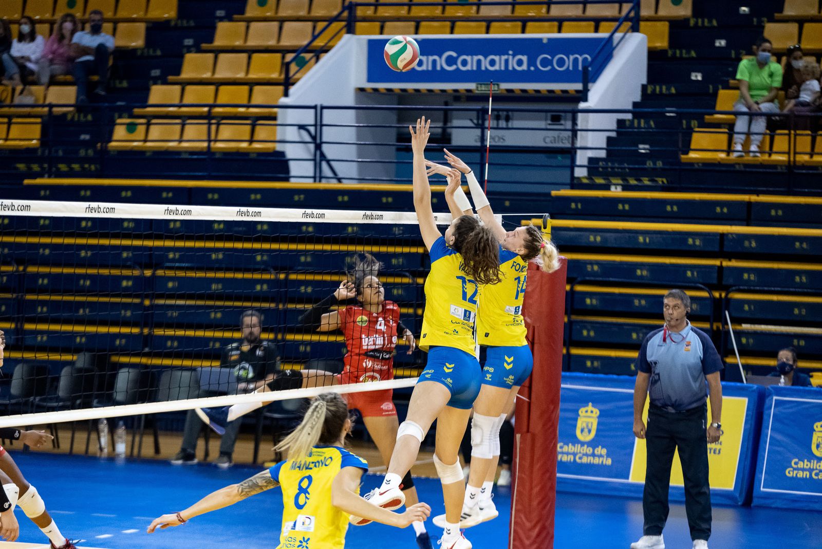 Un doble bloqueo nazareno.