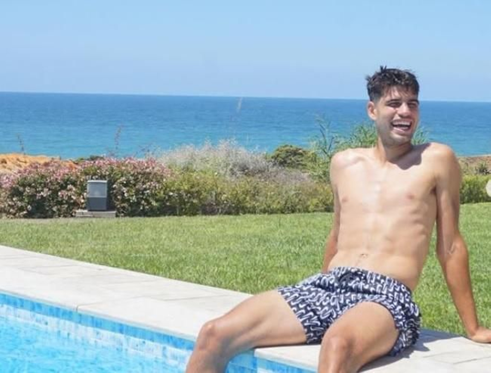 Uno de los momentos de Carlos Alcaraz durante su escapada veraniega a la costa de Cádiz